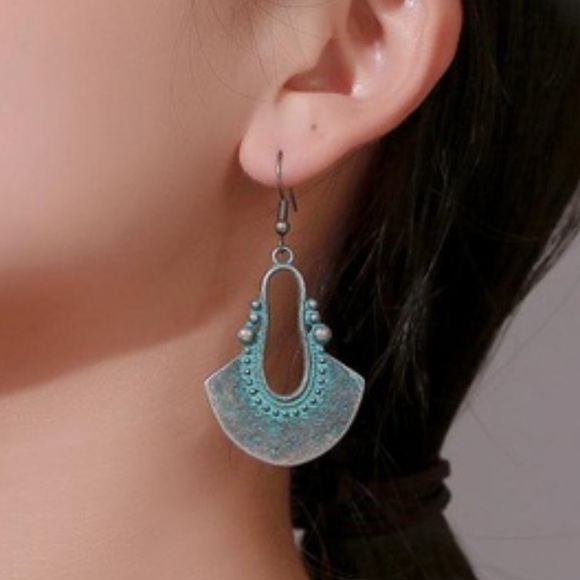 ❤️❤️NWOT Womens Boho Festival Dangle Rustic Earrings - Picture 1 of 11